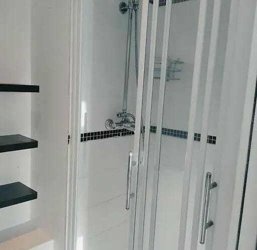 Cozy Free Parking Caen